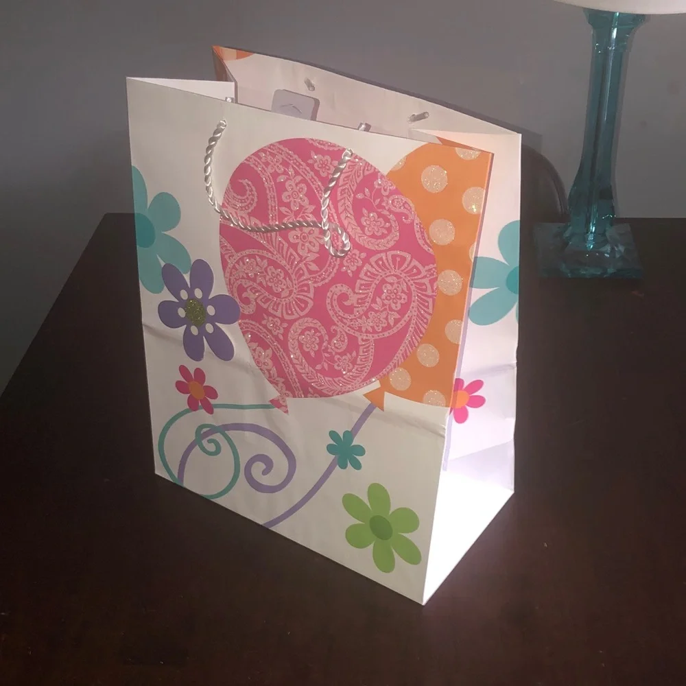 🛍️ Hallmark Glittery Floral Balloon Gift Bag